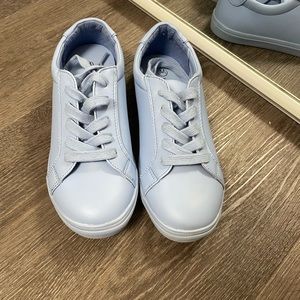 Brand new women sneakers.